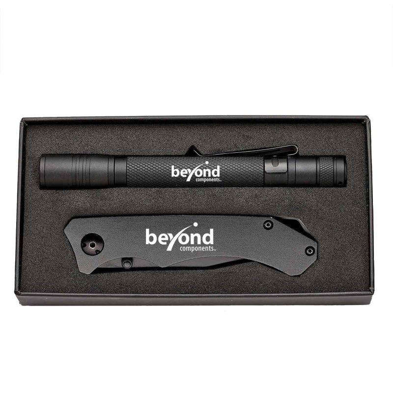 Custom Cedar Creek® RAVEN LIGHT & POCKET KNIFE COMBINATION SET